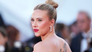 Photo of Scarlett Johansson: ama observar a la gente, se incomoda cuando se le plantea que es sexi y está feliz con su debut como directora