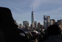 Photo of Adiós a los inmigrantes en Nueva York: continúan los cierres de refugios y recortes para ayudar a solicitantes de asilo