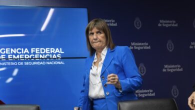 Photo of Un gendarme detectó contrabando en un municipio de Formosa que controla Milei y Patricia lo mandó a vivir a Neuquén​Un gendarme detectó contrabando en un municipio de Formosa que controla Milei y Patricia lo mandó a vivir a Neuquén 