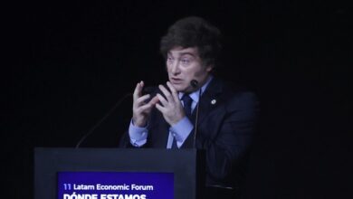 Photo of Milei enloqueció con Clarín y La Nación por una supuesta confesión de Rovira del pacto de Ficha Limpia​Milei enloqueció con Clarín y La Nación por una supuesta confesión de Rovira del pacto de Ficha Limpia 