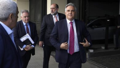Photo of Llaryora adhiere al ‘dólar colchón’ de Caputo y manda un proyecto propio a la Legislatura provincial​Llaryora adhiere al ‘dólar colchón’ de Caputo y manda un proyecto propio a la Legislatura provincial 