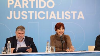 Photo of El peronismo se parte en Tucumán, pero Cristina decidió no intervenirle el PJ a Jaldo​El peronismo se parte en Tucumán, pero Cristina decidió no intervenirle el PJ a Jaldo 