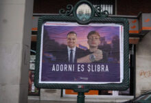 Photo of «Adorni es $Libra» y «Adorni es represión»: los afiches que aparecieron contra el vocero y candidato