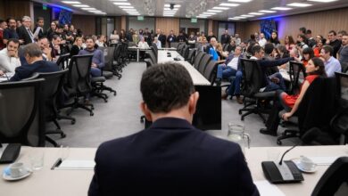 Photo of $LIBRA: con ayuda de los radicales con peluca, el Gobierno logró dilatar el arranque de la comisión investigadora