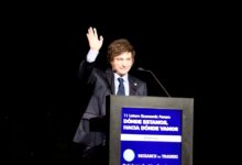 Photo of Milei y Caputo presionan para conseguir los dólares de abajo del colchón