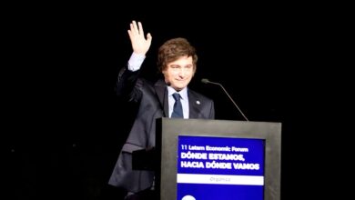 Photo of Milei y Caputo presionan para conseguir los dólares de abajo del colchón