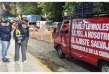 Photo of Detuvieron a siete militantes radicales que hacían campaña contra Milei 