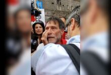Photo of La policía gaseó al padre Francisco «Paco» Olveira en la marcha de jubilados
