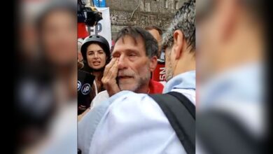 Photo of La policía gaseó al padre Francisco «Paco» Olveira en la marcha de jubilados