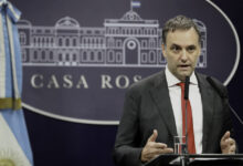 Photo of Adorni postergó su anuncio para habilitar el uso de «dólares del colchón»