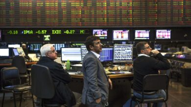 Photo of Mercados: los dólares operaron al alza y las acciones se tomaron una pausa