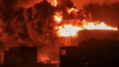 Photo of Israel y EE.UU. bombardean posiciones hutíes en Yemen tras el ataque con misiles cerca del aeropuerto de Tel Aviv