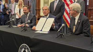 Photo of Espera la firma de Greg Abbott: la ley de Texas para evitar tiroteos en las escuelas