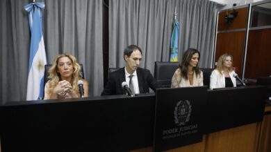 Photo of Ordenaron allanar la Clínica Olivos para secuestrar la historia médica “completa” de Diego Maradona
