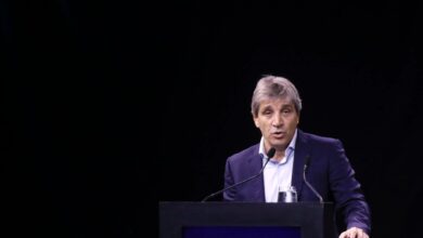 Photo of Luis Caputo dijo que si la Argentina crece al 8% anual, el Gobierno le devuelve US$550.000 millones a los privados
