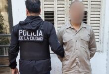 Photo of Un portero de un edificio en San Nicolás fue demorado por ofrecer armas en Marketplace