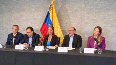Photo of Los venezolanos que estuvieron refugiados en la embajada argentina en Caracas contaron cómo fue su huida: “Que estemos aquí es un milagro”