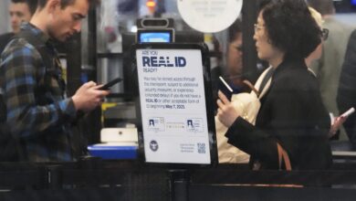Photo of Arrestos, interrogatorios en aeropuertos y deportaciones: con Trump, el miedo se extiende a los migrantes legales