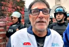 Photo of Paco Olveira | El cura que choca con la Policía en las marchas, reivindica al kirchnerismo y atesora una carta de Francisco