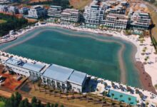 Photo of Tiene una pileta de surf de 220 metros y una vista única: el lujoso hotel de Latinoamérica que combina deporte con confort