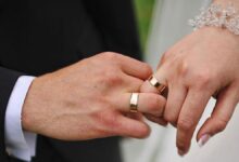 Photo of Una mujer de 35 años se comprometió con un hombre de 80 que conoció en un geriátrico y su historia se hizo viral