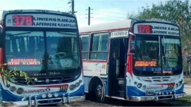Photo of «Me levanté, le pregunté si la próxima parada era la mía»: se subió al colectivo, se enamoró del chofer y su historia romántica se hizo viral