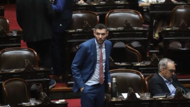 Photo of Damián Arabia presenta su libro: «Los jóvenes van a destruir todo aquello que les rompa las pelotas»