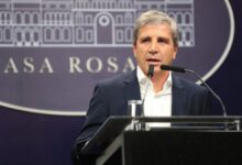 Photo of Luis Caputo y la escena del poder: violencia simbólica, offshore y legitimidad en crisis