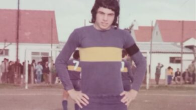 Photo of Cumplió su sueño de jugar en Boca, pero una lesión lo obligó a retirarse y hoy se gana la vida como remisero