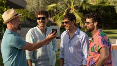 Photo of Reflexiones entre risas: la nueva serie de comedia de Netflix que redefine la masculinidad moderna