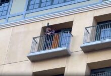 Photo of Messi desató una locura en San José al asomarse al balcón