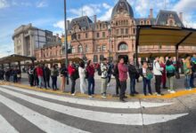 Photo of Paro de colectivos: largas filas, indignacion y malestar de los pasajeros