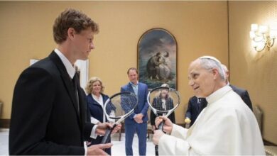 Photo of Jannik Sinner se conviritió en el primer deportista en visitar al papa León XIV