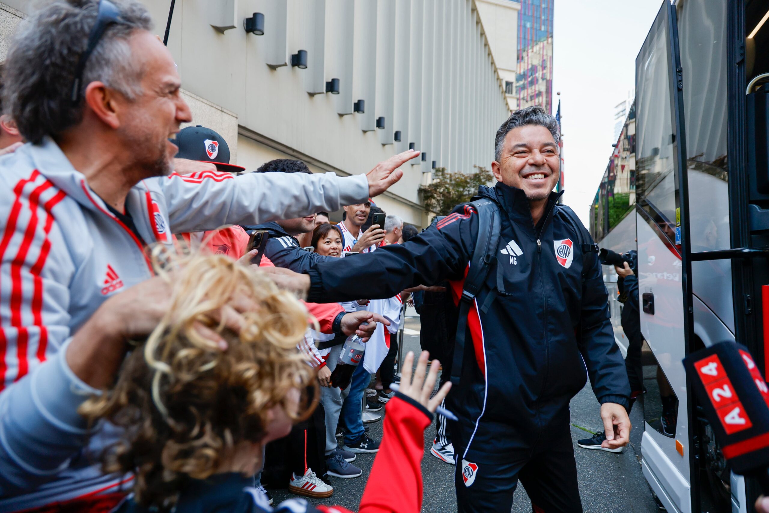 Photo of Los hinchas de River en Seattle: viaje largo, costoso y bajo la lupa inmigratoria de Trump