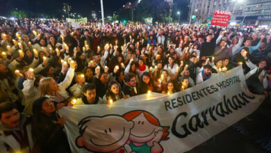 Photo of «Noche de velas» del Garrahan, una procesión en defensa de la salud pública