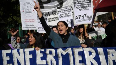 Photo of Trabajadores del Garrahan marcharon a Plaza de Mayo para exigir mejoras salariales