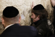 Photo of Javier Milei viajó a Israel y fue a visitar el Muro de los Lamentos