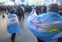 Photo of Banderazo en Parque Lezama en apoyo de Cristina