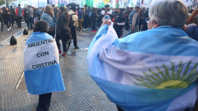 Photo of Banderazo en Parque Lezama en apoyo de Cristina