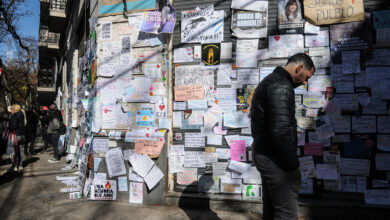 Photo of Una esquina que se convirtió en un altar popular al cielo abierto