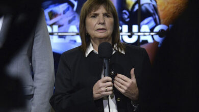 Photo of Denuncian a Patricia Bullrich “por operativos ilegales” en la marcha a Plaza de Mayo en apoyo a Cristina Kirchner