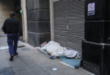 Photo of Llegó la ola polar: recomendaciones para asistir a la gente en situación de calle