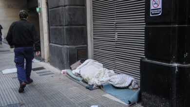 Photo of Llegó la ola polar: recomendaciones para asistir a la gente en situación de calle