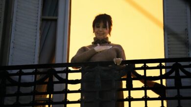 Photo of Cristina volvió a salir al balcón después del desalojo de los militantes en Constitución y La Cámpora junto al PJ prepara la marcha a Tribunales