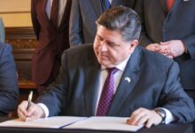 Photo of Son oficiales: las nuevas leyes que firmó J.B. Pritzker en Illinois y que entran en vigor el 1° de julio