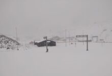 Photo of También afecta al transporte: un intenso temporal de nieve tiene en vilo al turismo por el feriado largo en una provincia