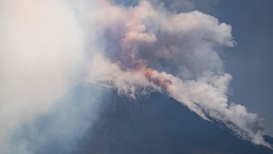 Photo of Alerta por el volcán Etna: se derrumbó parte del cráter y los turistas corrieron para evacuar