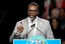 Photo of Toques de queda en Chicago: la polémica medida que el alcalde Brandon Johnson amenaza con vetar
