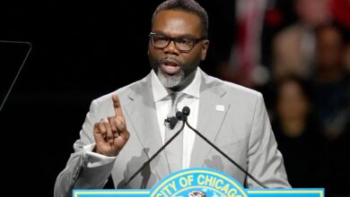 Photo of Toques de queda en Chicago: la polémica medida que el alcalde Brandon Johnson amenaza con vetar