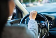 Photo of Aviso para los conductores de Colorado: la nueva ley que podría dejar sin licencia a quienes usen el celular